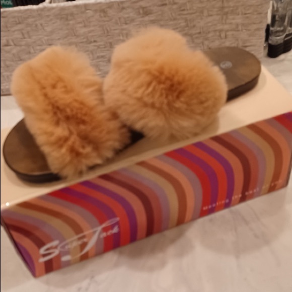 Cute and comfy lady slippers - Picture 3 of 3